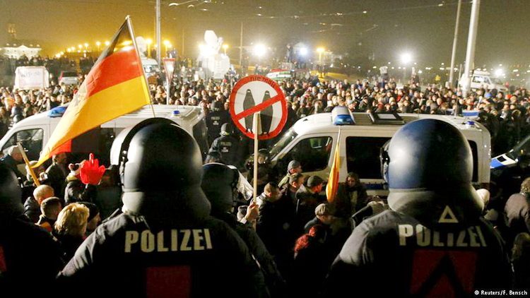 Nemačka desnica jača sve više - zemlja klizi udesno i Pegida Nemačka desnica jača sve više - zemlja klizi udesno i Pegida