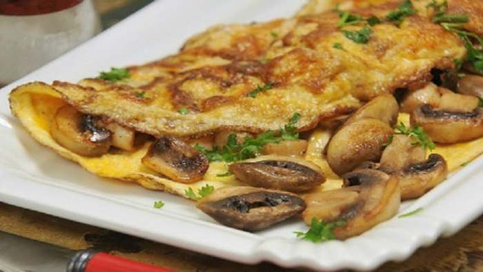 omlet-sa-šparglom-i-šampinjonima