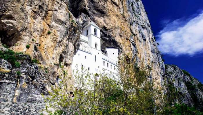 Manastir Ostrog i Molitva Svetom Vasiliju Ostroškom
