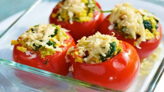 pečeni punjeni paradajz