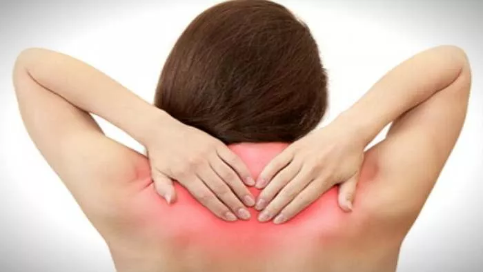 bol između lopatica