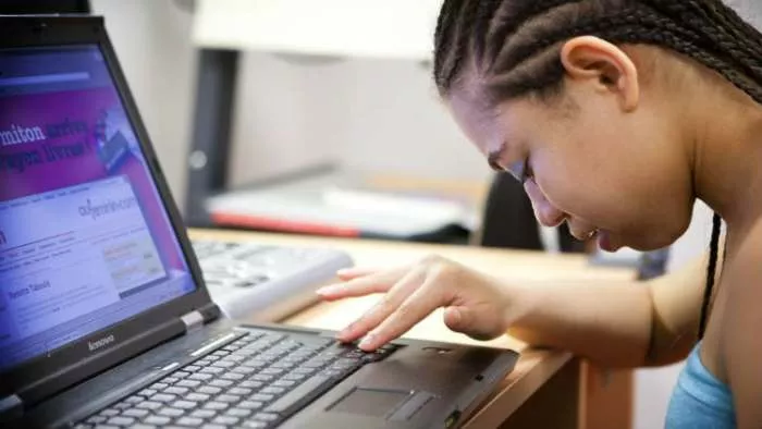 slabovidi ljudi koriste računar