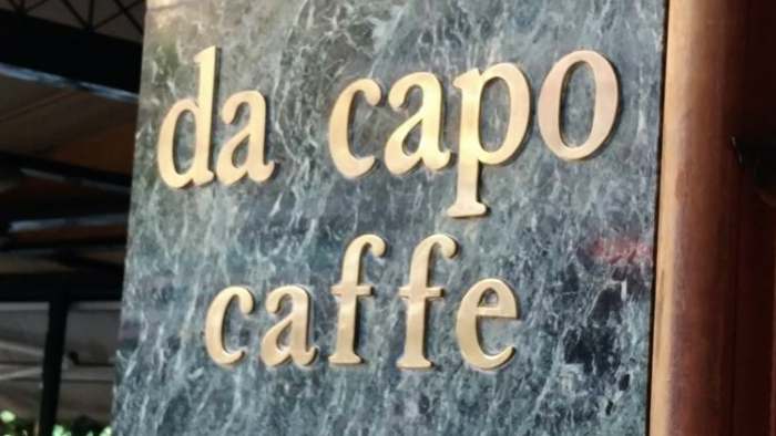 Atinski kafić Da Capo Caffe i Aristotel Onazis