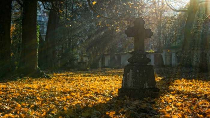 na manastirskom groblju
