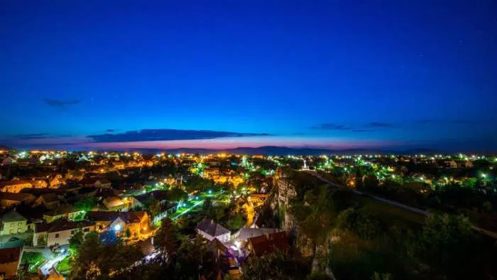 noć nad predgrađem