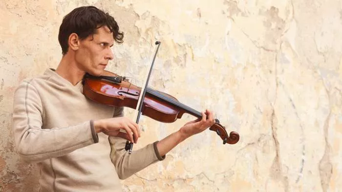 Klasična kompozicija Canon - Johann Pachelbel i izvodjenje na violini Klasična kompozicija Canon - Johann Pachelbel i izvodjenje na violini