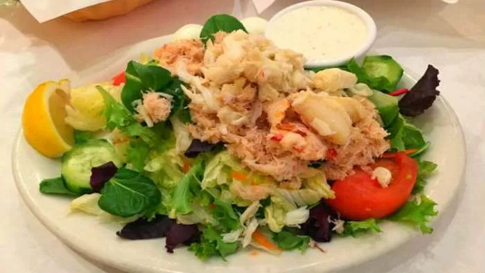 salata od kuvanih ribljih fileta salata od kuvanih ribljih fileta