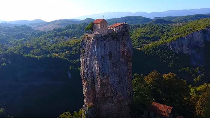 Stub Kači - najmirnije mesto na svetu koje se nalazi na steni visokoj 40 metara