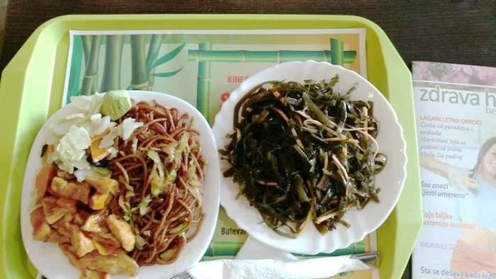 Zdrava kineska hrana i kineska kuhinja u kineskom restoranu Zdrava kineska hrana i kineska kuhinja u kineskom restoranu