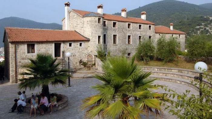 Manastir Podmaine ili kako da dobijete blagoslov mesta u kome boravite duže