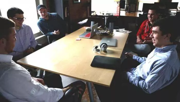 Poslovni sastanak u kancelariji.