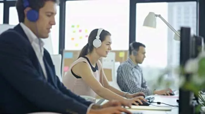 slušanje muzike na poslu