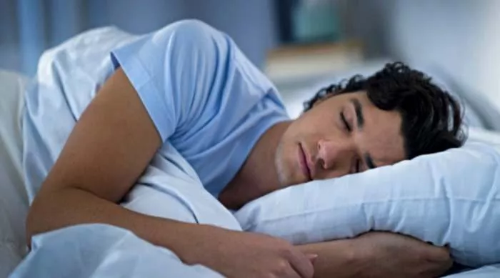 čovek zaspi čim legne