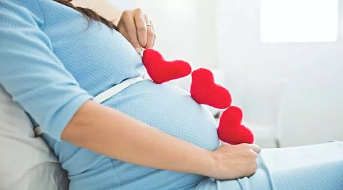 bebe plaču u materici