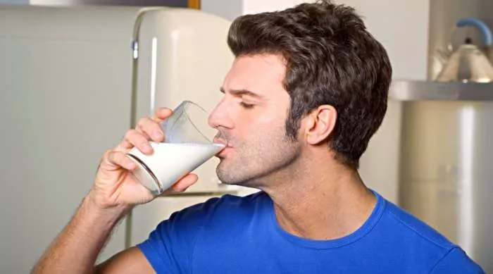 piti hladno mleko noću