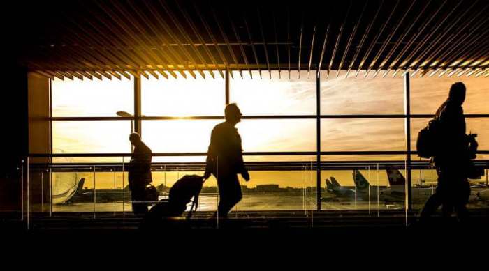 Putnici čekaju avionski let