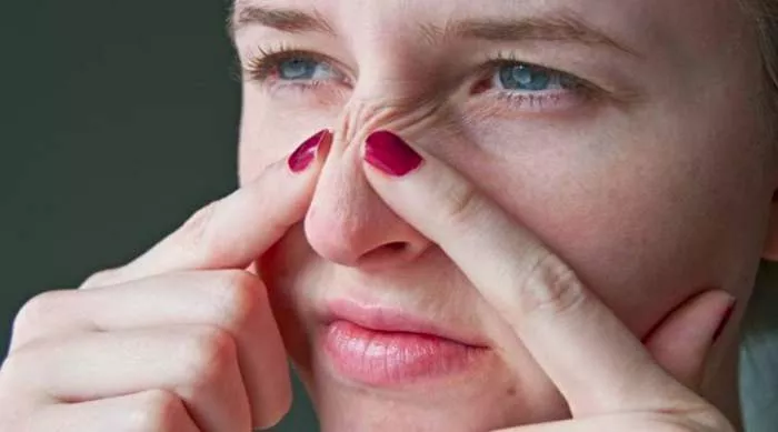 dodirivanje svog lica