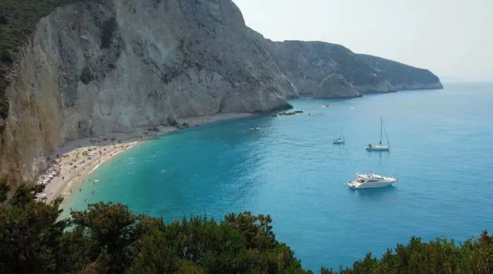 Skrivena plaža na Lefkadi sa tirkiznim morem