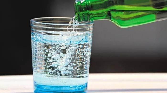 piti mineralnu vodu