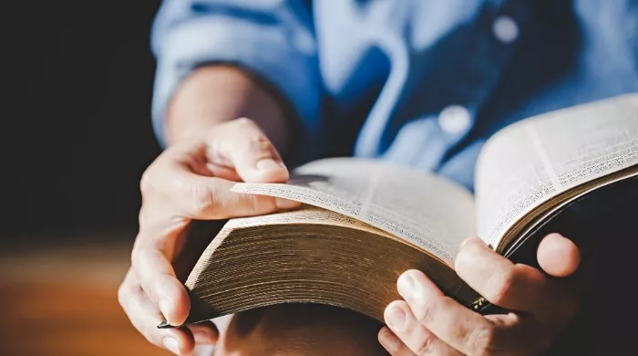 čitati sveto pismo