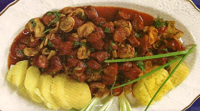 mućkalica sa kobasicama