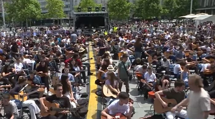 hiljadu gitarista