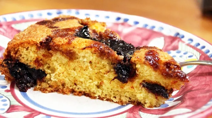 kolač sa suvim šljivama