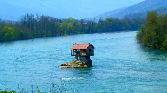 kućica na drini